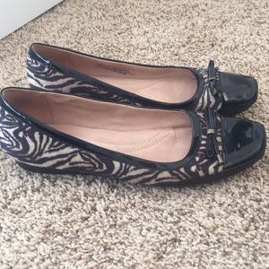 Naturalizer animal print flats. Worn once.